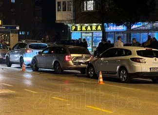 U zeničkom naselju Crkvice lančani sudar vozila Saobraćajna U Crkvicama