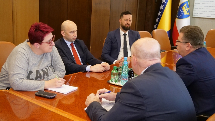 Prosvjetnim radnicima u ZDK povećane plate, trenutno najveće u FBiH (VIDEO)