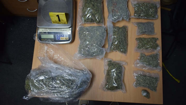 U pretresu na području Zenice pronađeno oko 3 kg opojne droge
