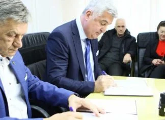 Potpisan ugovor za izgradnju Centra za srce u Zenici Fuad Kasumović I Mirsad Kacila