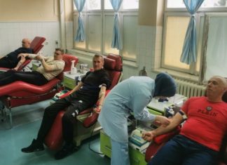 Članovi Udruženja Bosanska čast Zenica darovali krv u Kantonalnoj bolnici Zenica (FOTO)