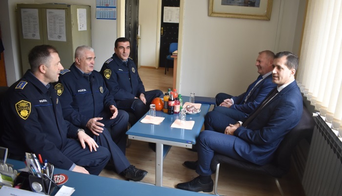 Ministar unutrašnjih poslova ZDK i policijski komesar posjetili načelnika općine Vareš i PS Vareš