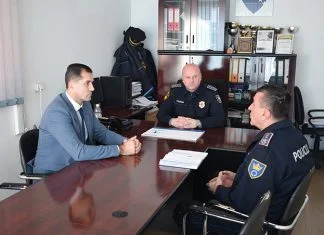 Ministar unutrašnjih poslova ZDK i policijski komesar posjetili Policijsku stanicu Kakanj Ministar Unutrašnjih Poslova ZDK I Policijski Komesar Posjetili Policijsku Stanicu Kakanj Foto