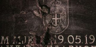Ploča Zločinca Ratka Mladića Foto