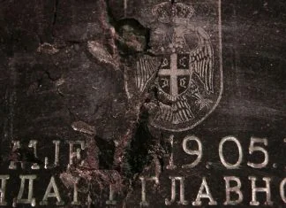 Ploča Zločinca Ratka Mladića Foto