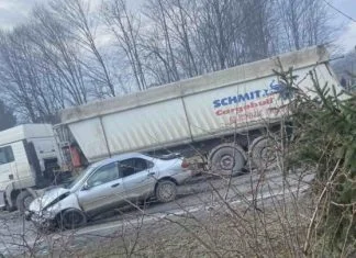 Saobraćajna na M-17, učestvovala dva teretna i jedno putničko vozilo Saobraćajna Nezgoda