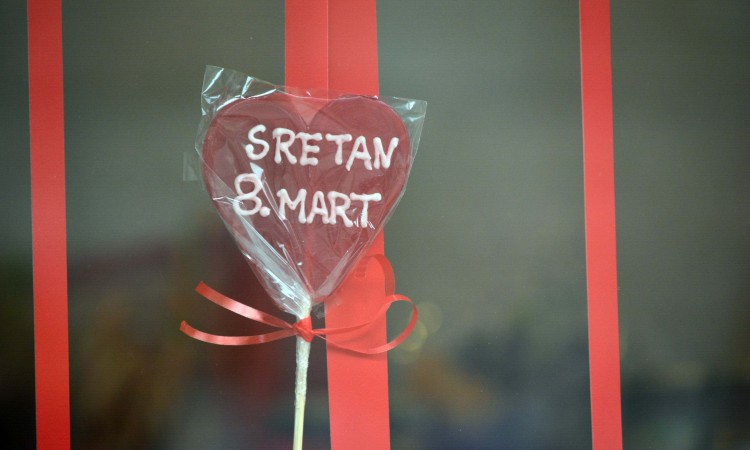 8. Mart