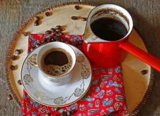 Simptomi trovanja kofeinom na koje bi trebalo obratiti pažnju Domaća Kafa