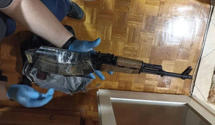 U akciji “Meta II” uhapšeno pet Zeničana: Pronađena puška, droga, mobilni telefoni, vage