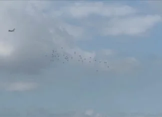 Kutije s humanitarnom pomoći bačene iz zraka u Gazu pale na ljude Kutije Humanitarne Pomoći