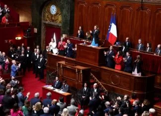 Francuska postala prva zemlja na svijetu koja je u ustav uključila pravo na abortus Parlament Francuska