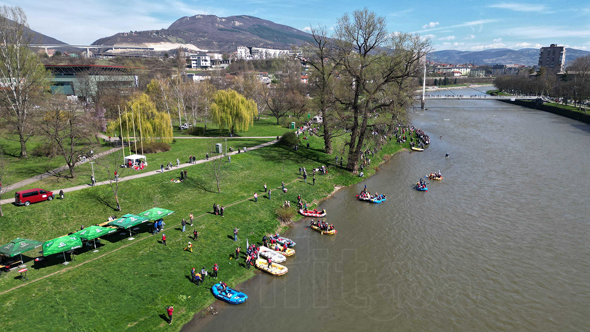 Regata Na Rijeci Bosni