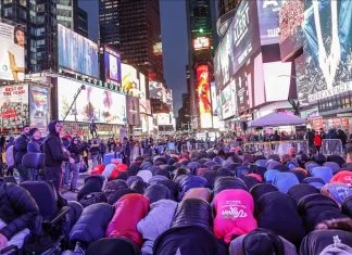 Teravih-namaz na Times Squareu u New Yorku Teravih Namaz Na Times Squareu