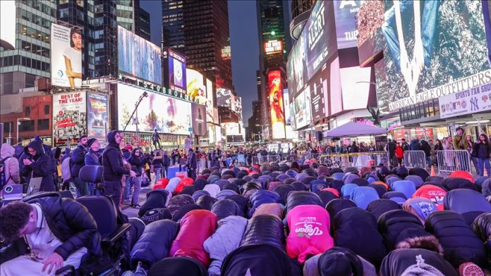 Teravih Namaz Na Times Squareu