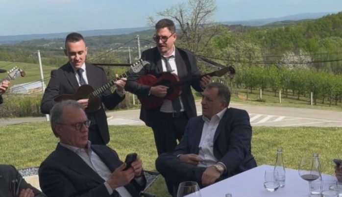 Milorad Dodik Na Imanju