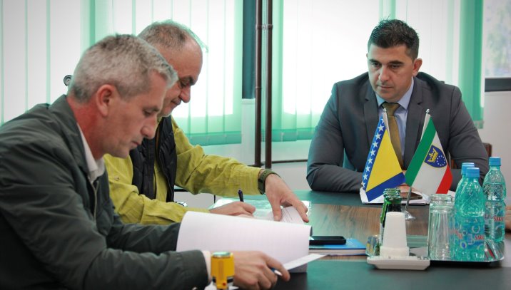 Potpisan ugovor o izvođenju radova na modernizaciji ceste i izgradnji pješačke staze na regionalnoj cesti Nemila-Zenica