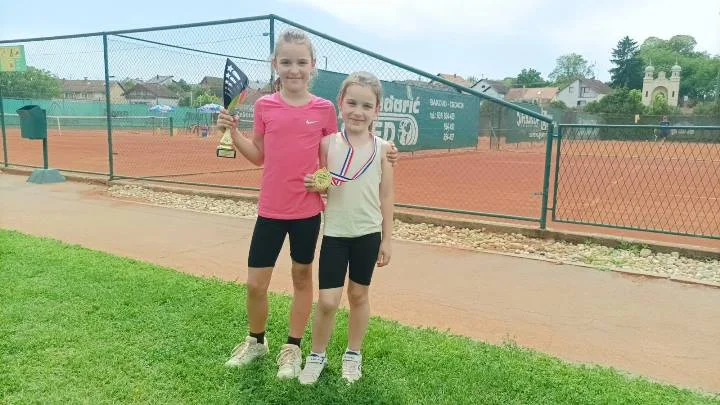 Sestre Petra i Klara iz Zenice uspješne i na turniru u Đakovu