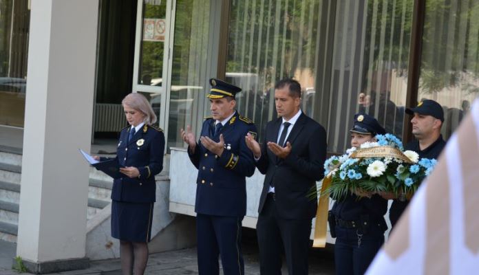 U povodu obilježavanja 15. maja – Dana policije ZDK na spomen obilježju položeno cvijeće (FOTO)