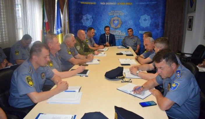 Policijski komesar Uprave policije MUP-a ZDK održao sastanak sa rukovodnim policijskim službenicima