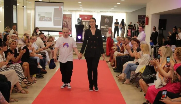 Udruženje “Dlan” Zenica organizovalo treći Fashion show (FOTO)