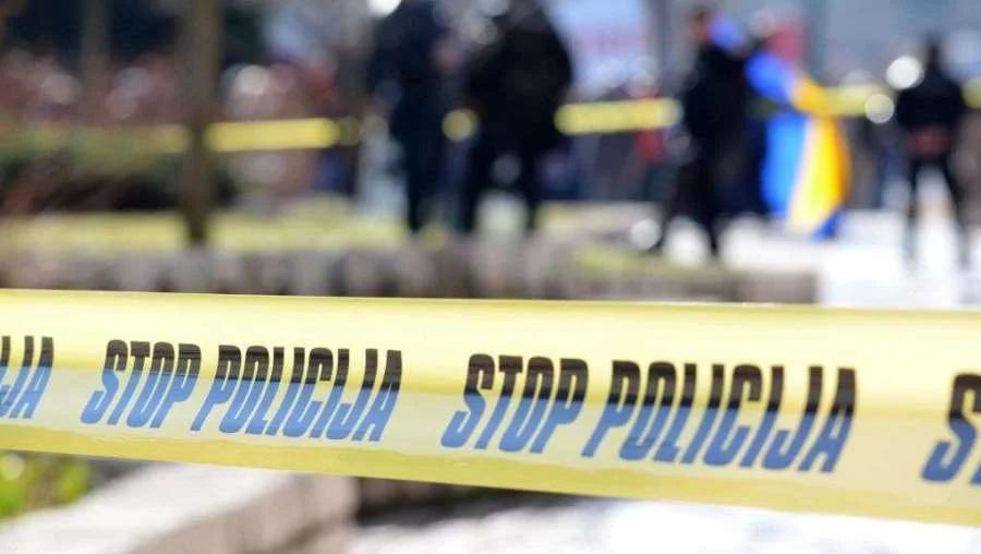 Nakon saobraćajne nezgode napadnut Zeničanin, upotrebom metalne cijevi mu udarali po autu