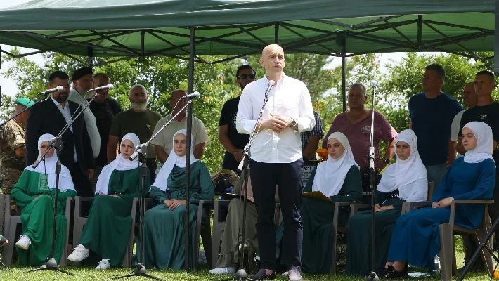 Premijer Nezir Pivić predvodio delegaciju Vlade ZDK na obilježavanju 30. godišnjice bitke za kotu 715 – Podsjelovo (FOTO)