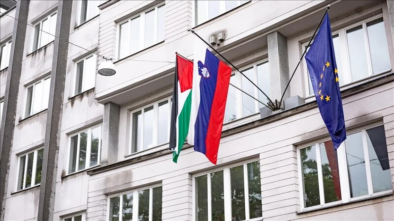 Palestinska zastava na zgradi Vlade Slovenije