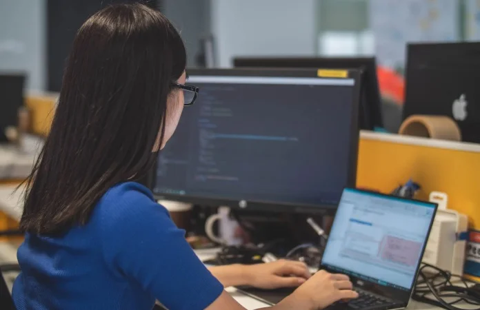 Banke, mediji i brojne firme pogođeni globalnim prekidom rada povezanih s Windows računarima, avioni prizemljeni