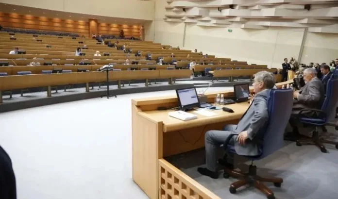 Kupili službena auta koja nisu ispunila sve specifikacije iz tendera, platili “punu” cijenu od skoro 300.000 KM Parlamentarna Skupština BiH