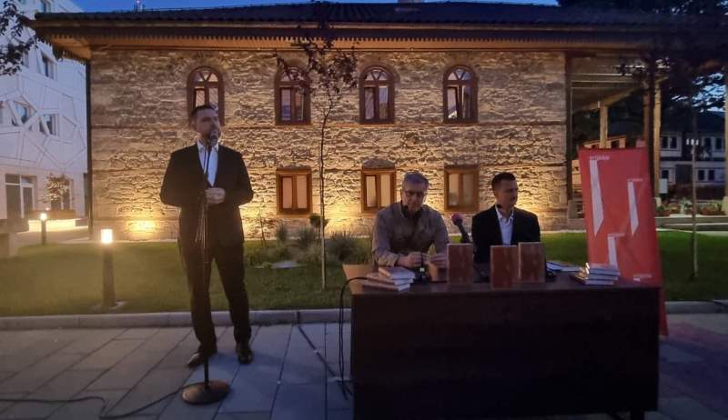 U Zenici predstavljeno novo izdanje knjige ‘Zbjeg’ autora Hasana Nuhanovića