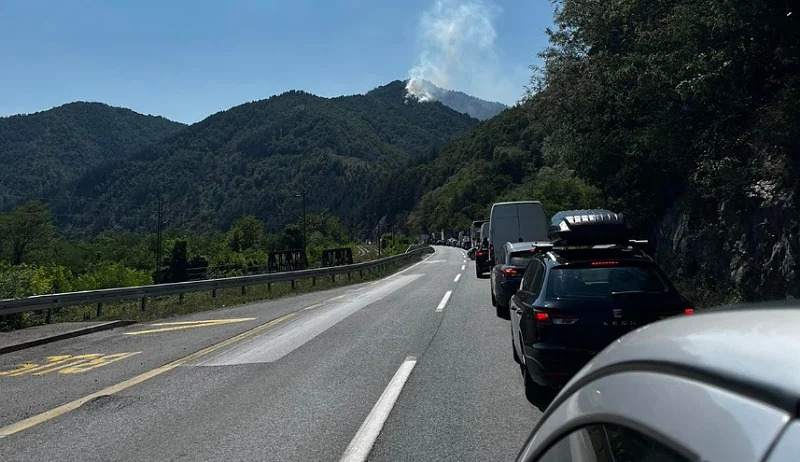 Kilometarske kolone zbog saobraćajne nesreće na M-17 kod Žepča, završen uviđaj Zastoj Saobraćajna Zepce