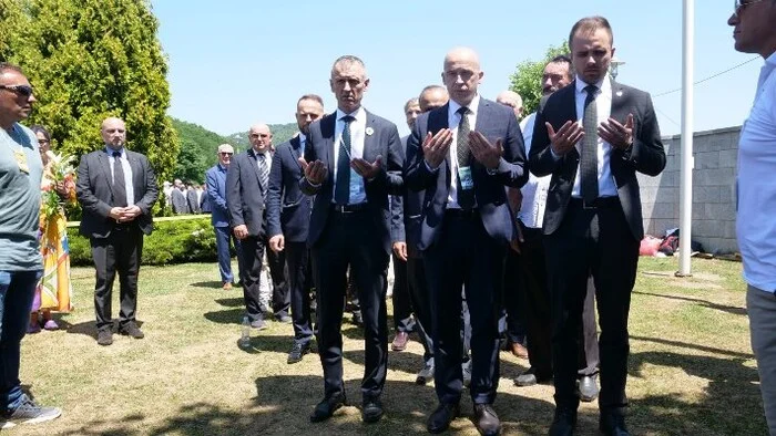 Delegacija Vlade i Skupštine Zeničko-dobojskog kantona prisustvovala komemoraciji i ukopu žrtava genocida u Srebrenici (FOTO)