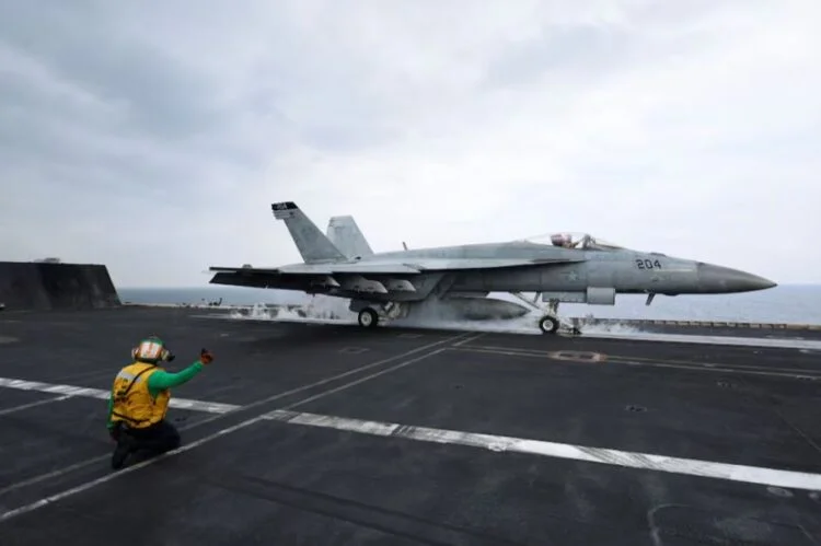 SAD šalje dodatne ratne brodove i borbene avione na Bliski Istok da zaštite Izrael