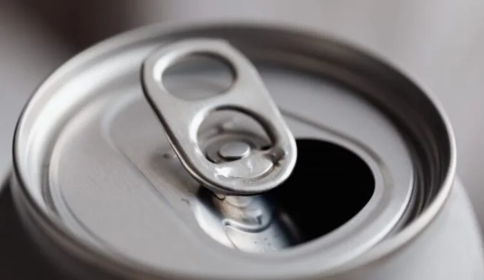 Malo ljudi zna čemu zapravo služi rupa na otvaraču limenke