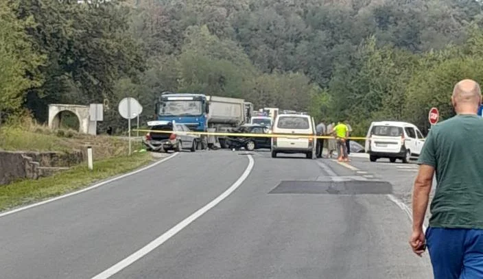 Na dionici puta Zenica-Žepče sudar pet vozila, povrijeđeno sedam osoba