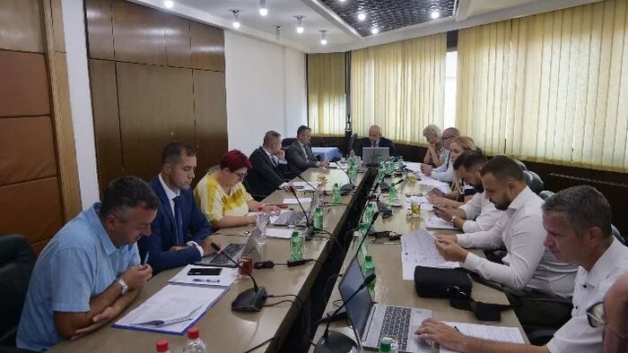 Vlada ZDK usvojila polugodišnje izvještaje o radu KUZIP i ZZO-a (VIDEO)