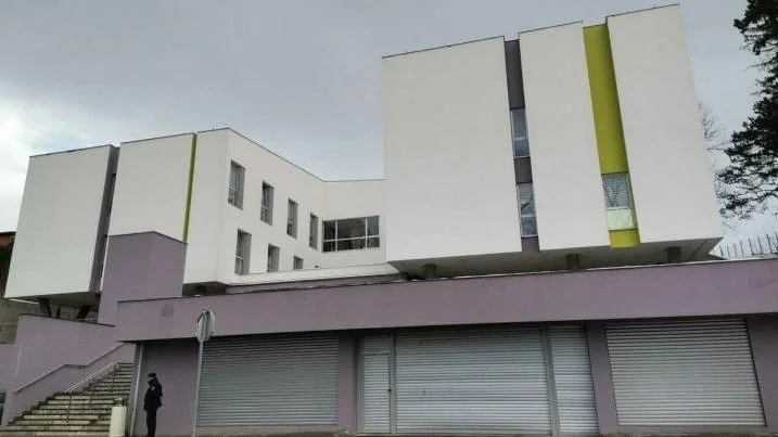 Jednomjesečni pritvor osumnjičenom za trostruko ubistvo u Sanskom Mostu