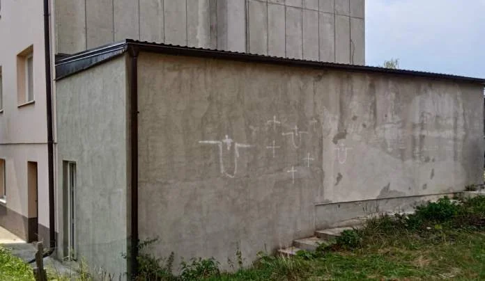 Na kući porodice Pilić u Kupresu osvanuli ustaški simboli (FOTO)