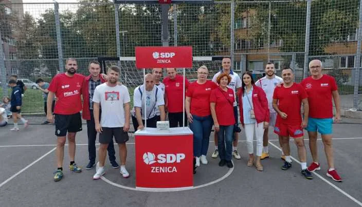 Kandidati i simpatizeri SDP-a sinoć odigrali prijateljsku utakmicu