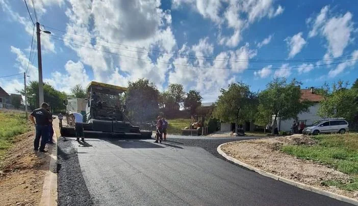 Ministar Adnan Šabani posjetio saniranu dionicu regionalnog puta kroz Arnaute