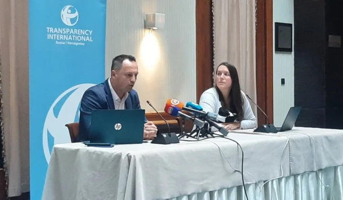 TI BiH: CIK i dalje ne kažnjava zloupotrebu javnih resursa, OHR odbija dati autentično tumačenje Izbornog zakona