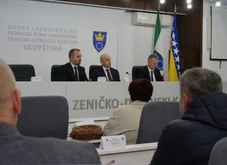 Potpisani ugovori o podršci projektima u poljoprivredi u ZDK u iznosu od 300.000 KM Jasmin Čajić, Nezir Pivić i Ćazim Huskić