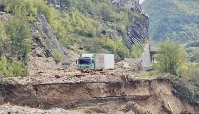 Ispovijest vozača kamiona koji je preživio odron: Sve se odigralo u nekoliko sekundi, cesta ispred mene je nestala