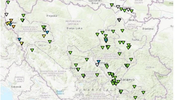 Upozorenje iz Agencije: Raste vodostaj na srednjem dijelu toka Une, očekuje se prolazak vodnog vala duž cijele rijeke