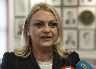 Dekanesa Medicinskog fakulteta u Sarajevu: Opada trend odlaska mladih medicinara iz BiH Amina Valjevac, Dekanesa Medicinskog Fakulteta UNSA