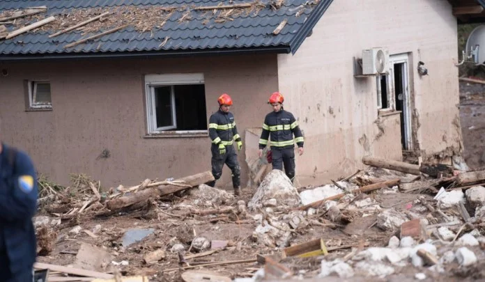 Nakon evakuacija sa poplavljenih područja građani se vratili kućama