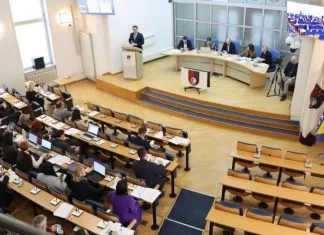 Porodiljama u Kantonu Sarajevo nisu uplaćene naknade, nema ni dječijeg doplatka, kasne plaće uposlenicima u javnom sektoru