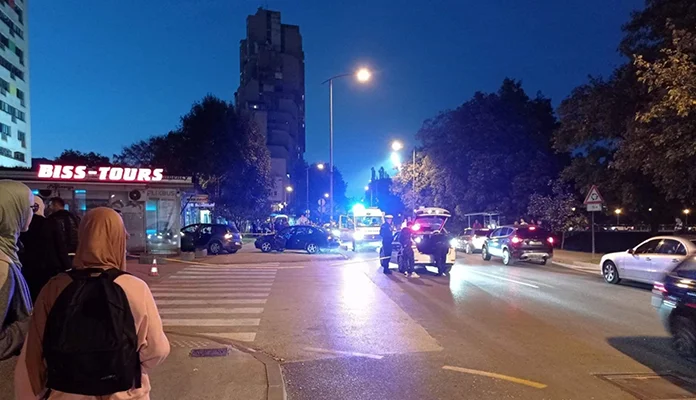 Autom se ‘zapucao’ u izlog radnje u centru Zenice (VIDEO+FOTO)