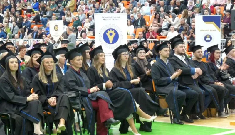 Zenički univerzitet promovirao 369 završenika prvog ciklusa, 62 magistra i jednog doktora nauka (FOTO)