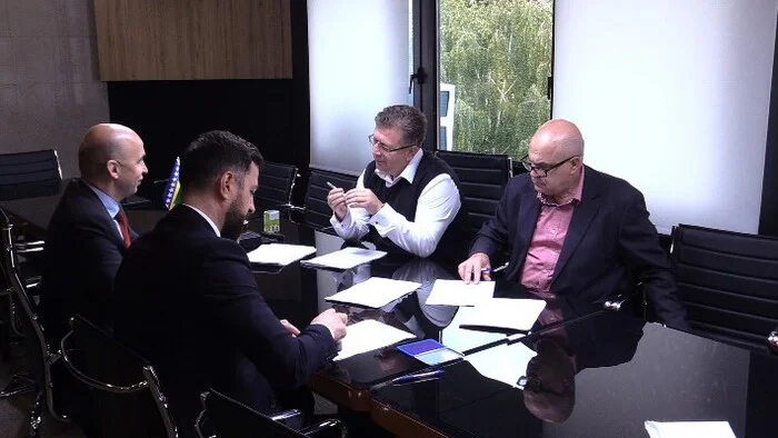 Potpisan novi kolektivni ugovor za uposlene u osnovnom i srednjem obrazovanju ZDK (VIDEO)